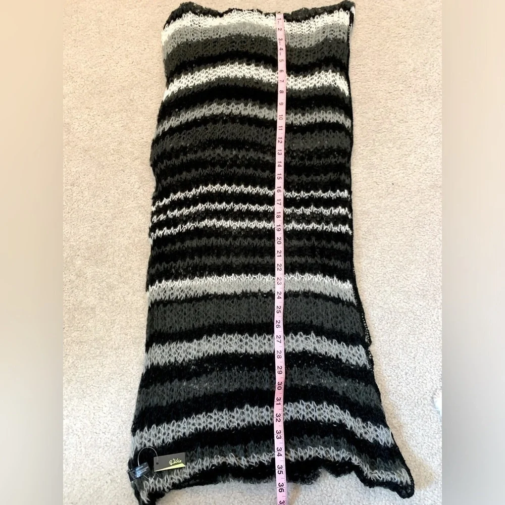 NWOT Rikka Women Boho Knit Infiniti Scarf One Size Black Gray White Fall‎